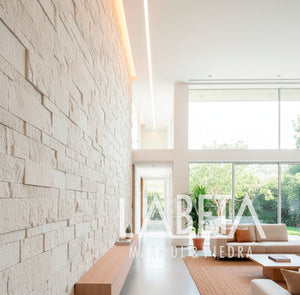 Piedra Blanco Galarza: interiores luminosos con minimalismo cálido