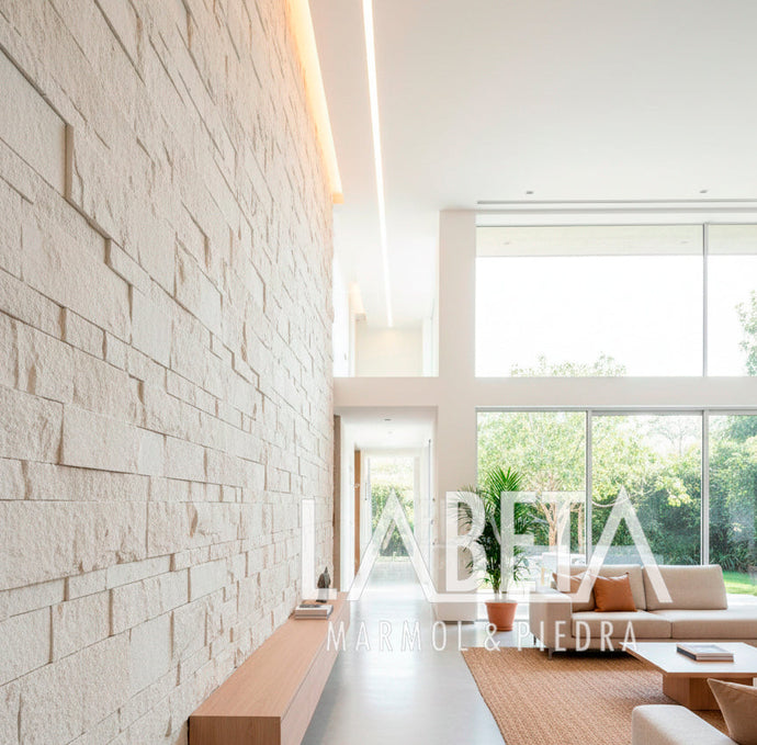 Piedra Blanco Galarza: interiores luminosos con minimalismo cálido