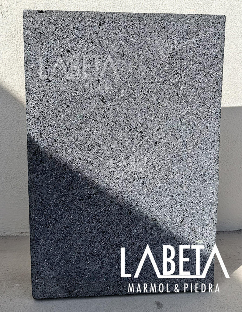 Recinto Negro Poro Cerrado