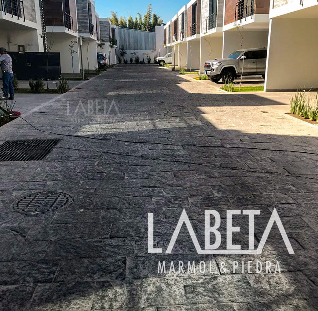 Piedra Diamantada Recortada 30cm - Fachada casa moderna