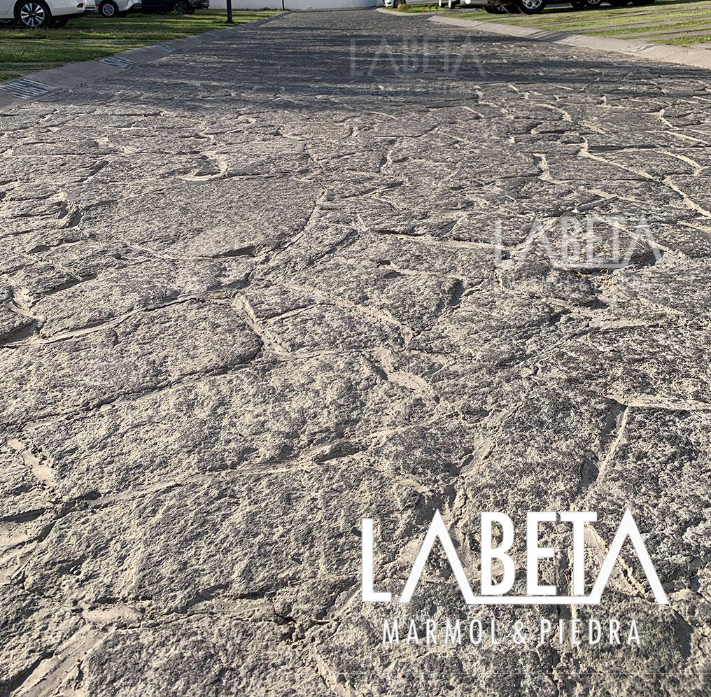 Laja Diamantada Irregular para cocheras y vialidades - Vista 2 | Recubrimiento de Piedra | Labeta