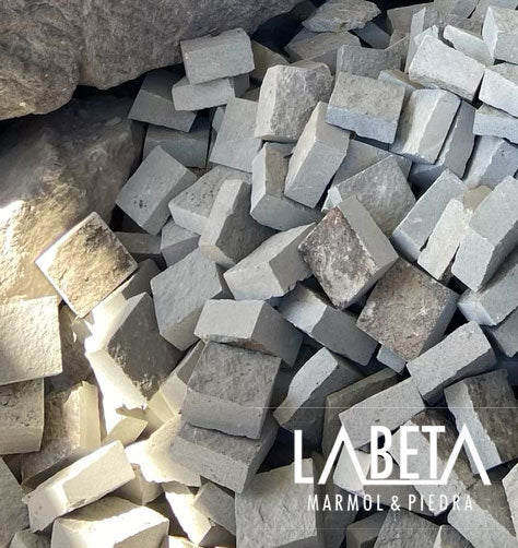 Adoquín Corte Disco Piedra de San Andrés | Adoquín Piedra Natural Gris para Pisos | Piedras Labeta